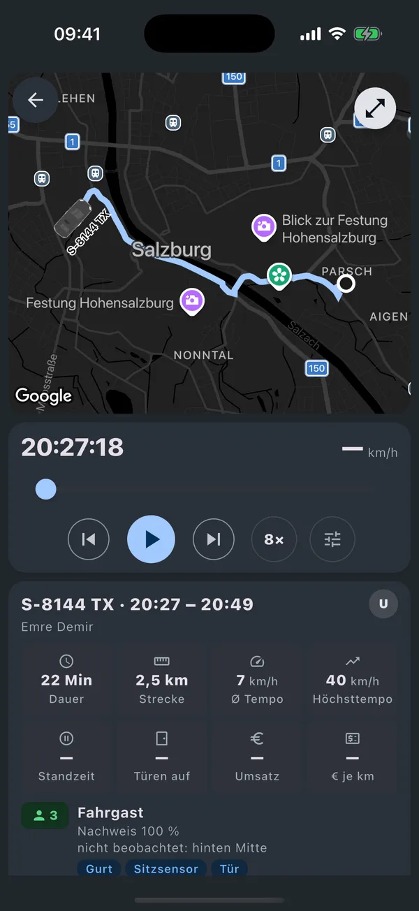 Routen des Tages eines Fahrzeugs in der Meine-Taxis-App: Karte und vier Fahrten mit Fahrer und Fahrgast